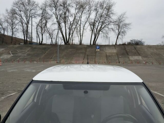 Белый Шкода Фабия, объемом двигателя 1.2 л и пробегом 388 тыс. км за 3400 $, фото 13 на Automoto.ua