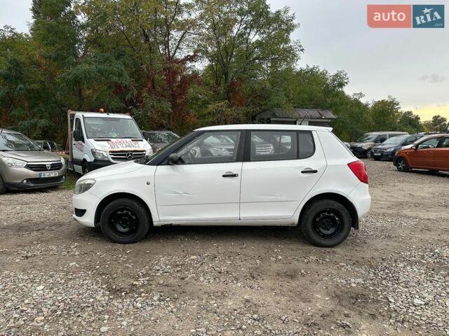 Белый Шкода Фабия, объемом двигателя 1.39 л и пробегом 220 тыс. км за 3300 $, фото 6 на Automoto.ua