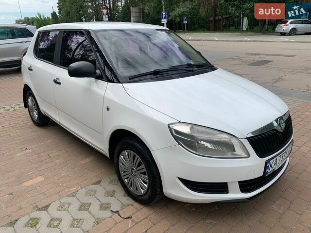 Белый Шкода Фабия, объемом двигателя 1.39 л и пробегом 169 тыс. км за 4999 $, фото 4 на Automoto.ua