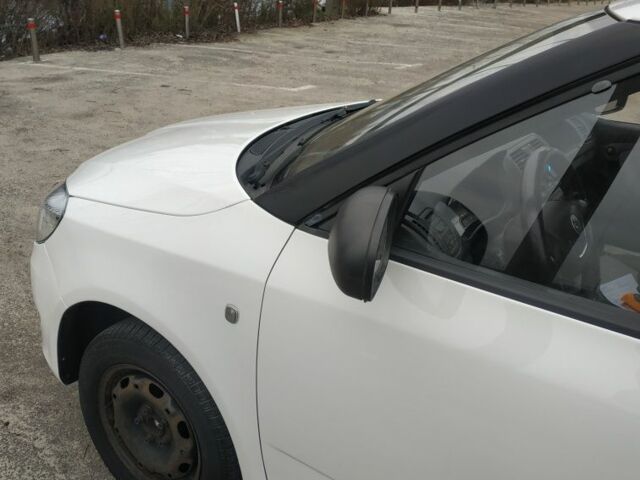 Белый Шкода Фабия, объемом двигателя 1.2 л и пробегом 388 тыс. км за 3400 $, фото 9 на Automoto.ua