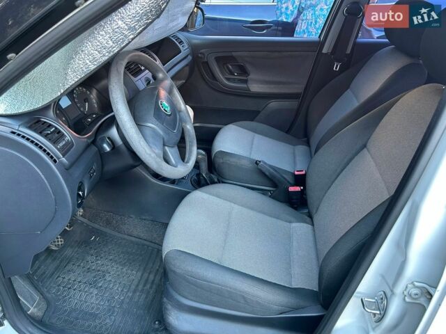 Білий Шкода Фабія, об'ємом двигуна 1.4 л та пробігом 213 тис. км за 4100 $, фото 20 на Automoto.ua