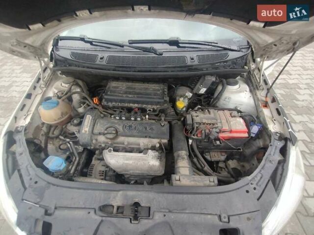 Белый Шкода Фабия, объемом двигателя 1.4 л и пробегом 359 тыс. км за 5600 $, фото 7 на Automoto.ua