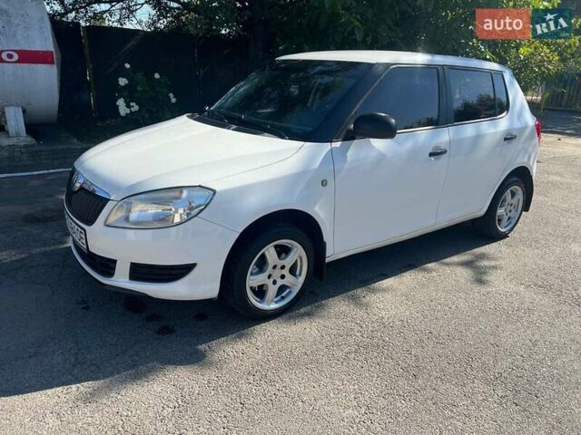 Білий Шкода Фабія, об'ємом двигуна 1.2 л та пробігом 230 тис. км за 4800 $, фото 8 на Automoto.ua
