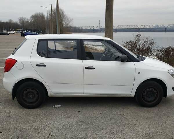 Белый Шкода Фабия, объемом двигателя 1.2 л и пробегом 288 тыс. км за 3400 $, фото 10 на Automoto.ua