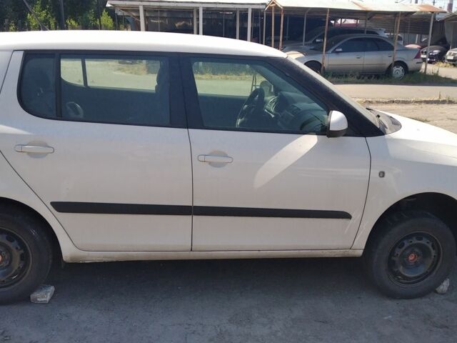 Білий Шкода Фабія, об'ємом двигуна 1.2 л та пробігом 263 тис. км за 3200 $, фото 7 на Automoto.ua