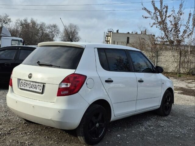 Білий Шкода Фабія, об'ємом двигуна 0 л та пробігом 240 тис. км за 3999 $, фото 1 на Automoto.ua
