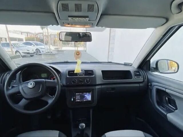 Білий Шкода Фабія, об'ємом двигуна 1.6 л та пробігом 170 тис. км за 6300 $, фото 5 на Automoto.ua