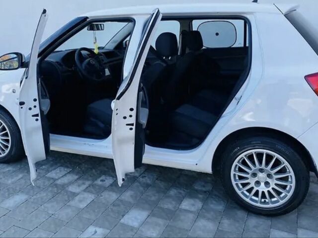 Білий Шкода Фабія, об'ємом двигуна 1.6 л та пробігом 170 тис. км за 6300 $, фото 2 на Automoto.ua