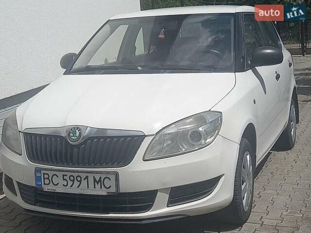 Белый Шкода Фабия, объемом двигателя 1.2 л и пробегом 212 тыс. км за 4100 $, фото 8 на Automoto.ua