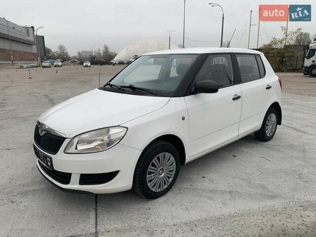 Белый Шкода Фабия, объемом двигателя 1.39 л и пробегом 230 тыс. км за 3698 $, фото 65 на Automoto.ua