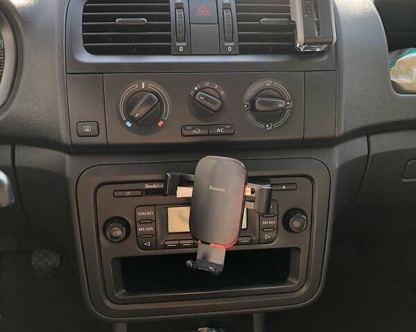 Белый Шкода Фабия, объемом двигателя 1.2 л и пробегом 25 тыс. км за 6200 $, фото 10 на Automoto.ua