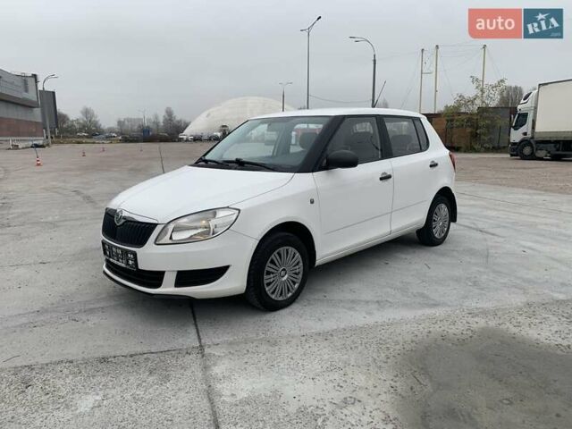 Белый Шкода Фабия, объемом двигателя 1.39 л и пробегом 230 тыс. км за 3698 $, фото 32 на Automoto.ua