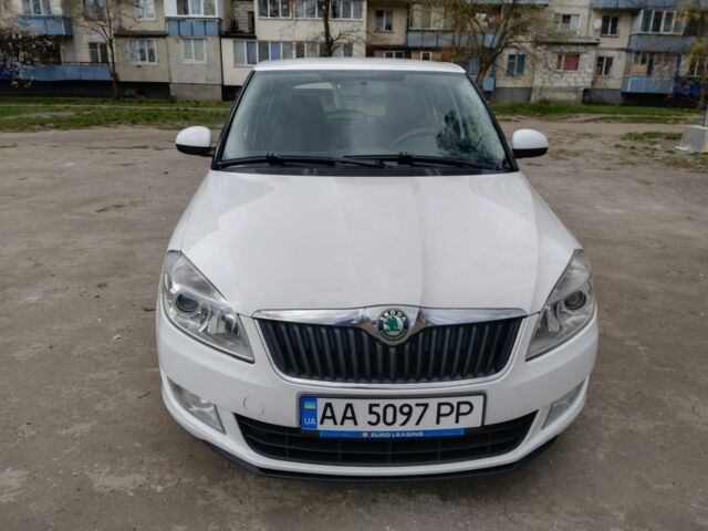 Білий Шкода Фабія, об'ємом двигуна 1.2 л та пробігом 263 тис. км за 3200 $, фото 1 на Automoto.ua