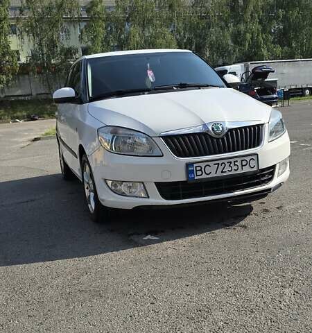 Белый Шкода Фабия, объемом двигателя 1.2 л и пробегом 102 тыс. км за 5200 $, фото 4 на Automoto.ua