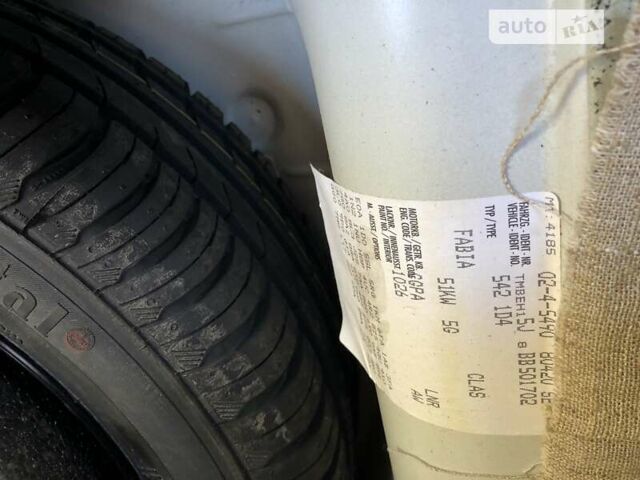 Белый Шкода Фабия, объемом двигателя 1.2 л и пробегом 25 тыс. км за 6200 $, фото 19 на Automoto.ua