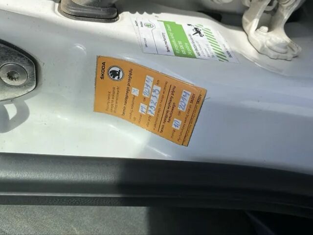 Білий Шкода Фабія, об'ємом двигуна 1.6 л та пробігом 170 тис. км за 6300 $, фото 6 на Automoto.ua