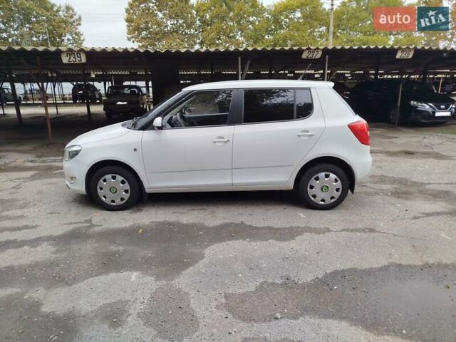 Белый Шкода Фабия, объемом двигателя 1.39 л и пробегом 126 тыс. км за 5998 $, фото 3 на Automoto.ua