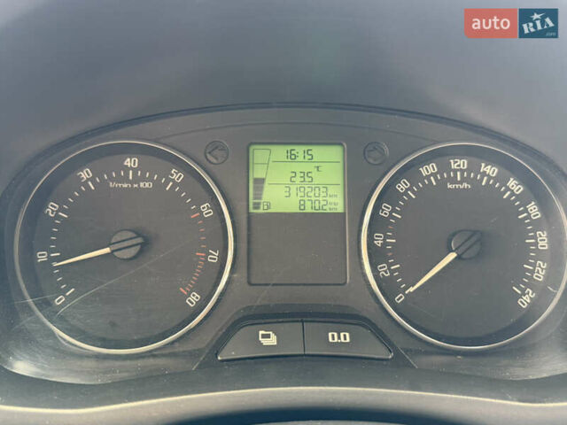 Белый Шкода Фабия, объемом двигателя 1.39 л и пробегом 319 тыс. км за 5250 $, фото 17 на Automoto.ua