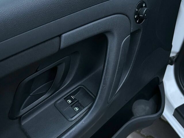 Білий Шкода Фабія, об'ємом двигуна 1.4 л та пробігом 280 тис. км за 5400 $, фото 8 на Automoto.ua