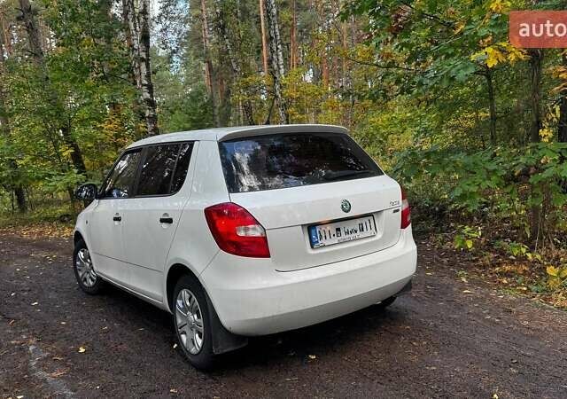 Білий Шкода Фабія, об'ємом двигуна 1.6 л та пробігом 255 тис. км за 4400 $, фото 4 на Automoto.ua