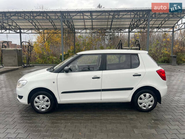 Белый Шкода Фабия, объемом двигателя 1.2 л и пробегом 70 тыс. км за 7000 $, фото 3 на Automoto.ua