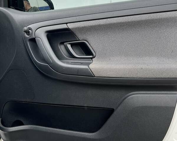 Білий Шкода Фабія, об'ємом двигуна 1.2 л та пробігом 150 тис. км за 6700 $, фото 21 на Automoto.ua