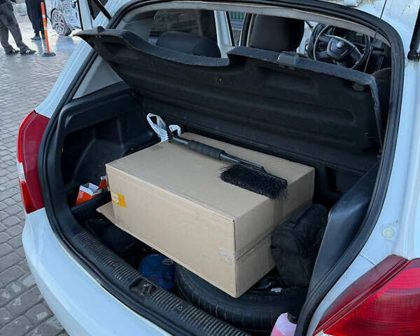 Білий Шкода Фабія, об'ємом двигуна 1.39 л та пробігом 350 тис. км за 4300 $, фото 39 на Automoto.ua