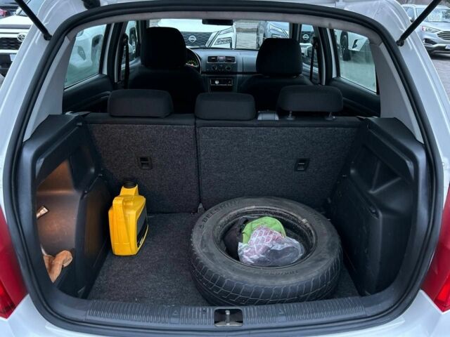 Білий Шкода Фабія, об'ємом двигуна 1.4 л та пробігом 280 тис. км за 5400 $, фото 20 на Automoto.ua