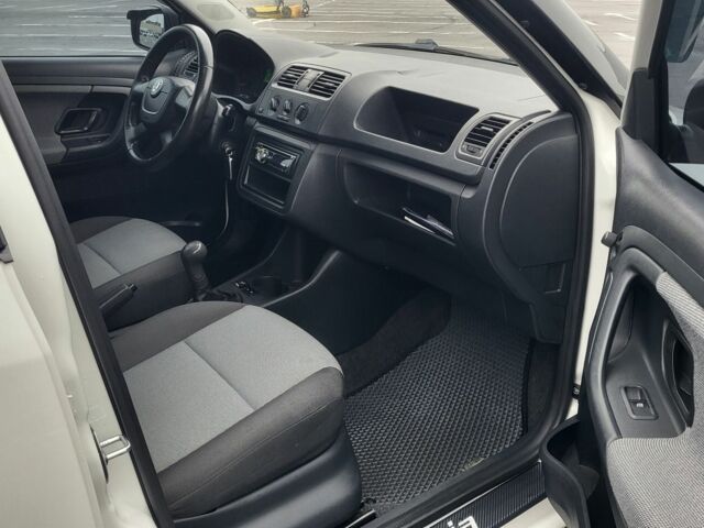 Белый Шкода Фабия, объемом двигателя 1.4 л и пробегом 172 тыс. км за 6200 $, фото 10 на Automoto.ua