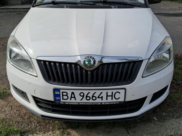 Белый Шкода Фабия, объемом двигателя 1.2 л и пробегом 153 тыс. км за 4300 $, фото 6 на Automoto.ua