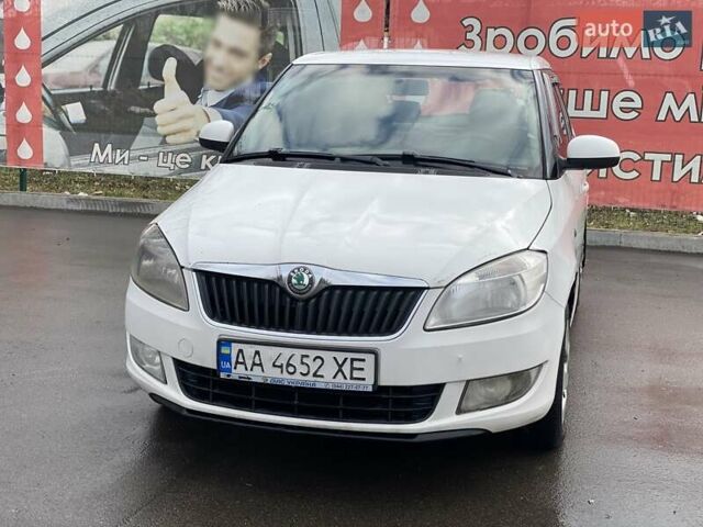 Білий Шкода Фабія, об'ємом двигуна 1.4 л та пробігом 243 тис. км за 3900 $, фото 7 на Automoto.ua