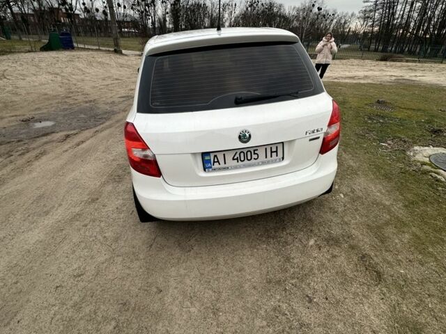 Білий Шкода Фабія, об'ємом двигуна 1.4 л та пробігом 318 тис. км за 4800 $, фото 4 на Automoto.ua