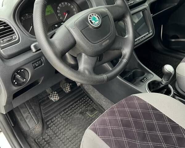 Білий Шкода Фабія, об'ємом двигуна 1.2 л та пробігом 150 тис. км за 6700 $, фото 38 на Automoto.ua
