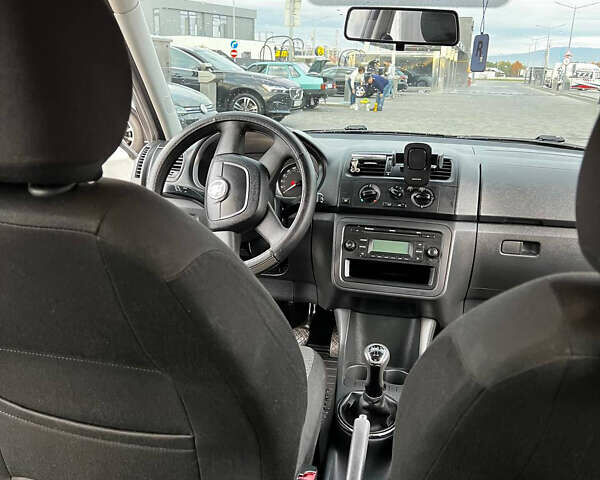 Білий Шкода Фабія, об'ємом двигуна 1.39 л та пробігом 240 тис. км за 6000 $, фото 10 на Automoto.ua