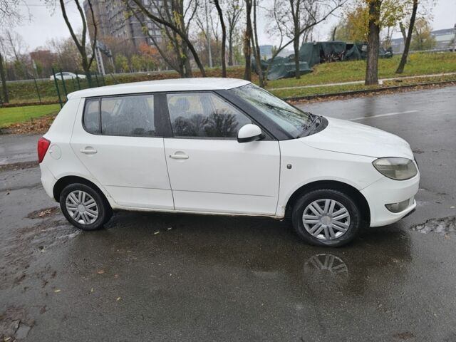 Білий Шкода Фабія, об'ємом двигуна 1.4 л та пробігом 256 тис. км за 3200 $, фото 1 на Automoto.ua