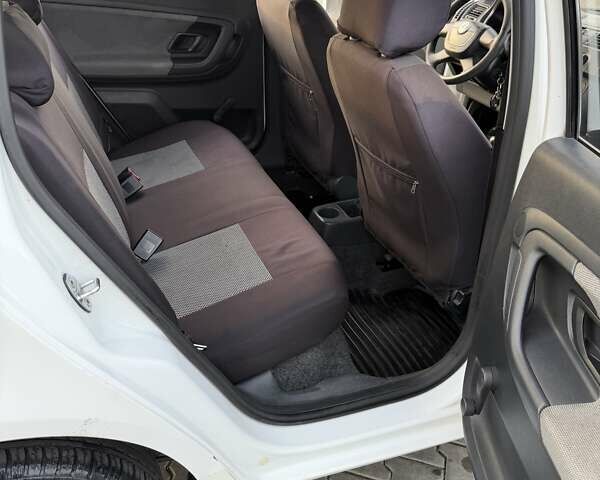 Белый Шкода Фабия, объемом двигателя 1.2 л и пробегом 224 тыс. км за 5200 $, фото 20 на Automoto.ua