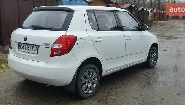 Білий Шкода Фабія, об'ємом двигуна 1.39 л та пробігом 231 тис. км за 5600 $, фото 2 на Automoto.ua