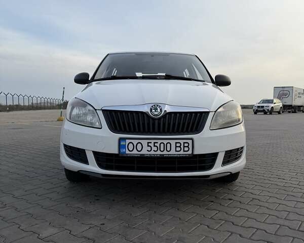 Белый Шкода Фабия, объемом двигателя 1.2 л и пробегом 224 тыс. км за 5200 $, фото 11 на Automoto.ua
