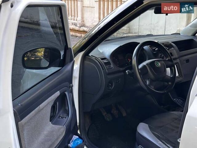 Шкода Фабия 2012 в Запорожье на Automoto.ua Белый Шкода Фабия, объемом двигателя 1.2 л и пробегом 256 тыс. км за 5200 $, фото 7 на Automoto.ua