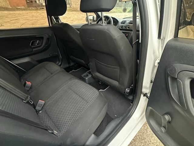 Білий Шкода Фабія, об'ємом двигуна 1.4 л та пробігом 318 тис. км за 4800 $, фото 12 на Automoto.ua