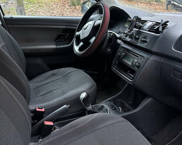 Белый Шкода Фабия, объемом двигателя 1.39 л и пробегом 257 тыс. км за 4600 $, фото 8 на Automoto.ua