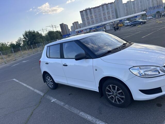 Білий Шкода Фабія, об'ємом двигуна 1.2 л та пробігом 16 тис. км за 5000 $, фото 2 на Automoto.ua