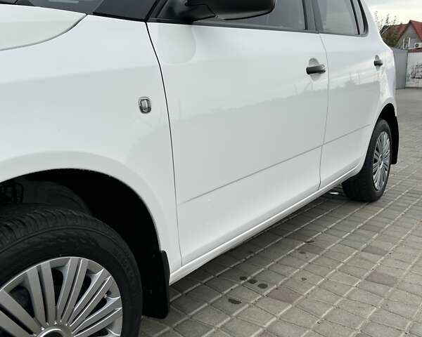 Білий Шкода Фабія, об'ємом двигуна 1.2 л та пробігом 150 тис. км за 6700 $, фото 6 на Automoto.ua
