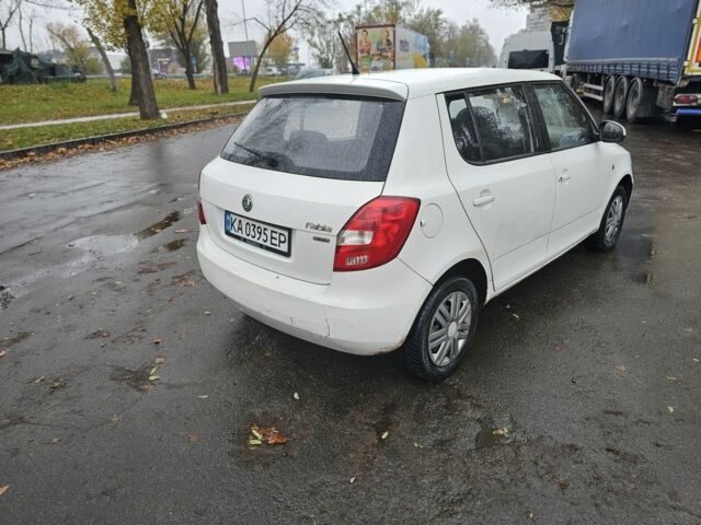 Білий Шкода Фабія, об'ємом двигуна 1.4 л та пробігом 256 тис. км за 3200 $, фото 2 на Automoto.ua