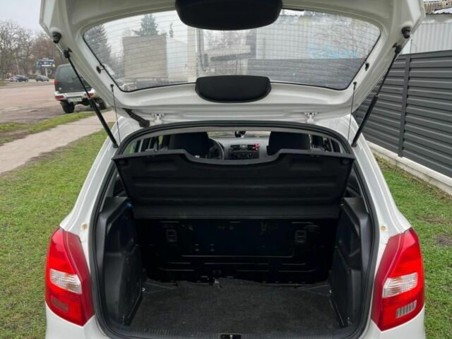 Білий Шкода Фабія, об'ємом двигуна 1.2 л та пробігом 184 тис. км за 4700 $, фото 2 на Automoto.ua