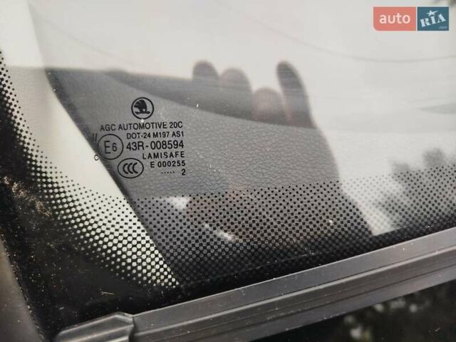 Белый Шкода Фабия, объемом двигателя 1.39 л и пробегом 126 тыс. км за 5998 $, фото 13 на Automoto.ua