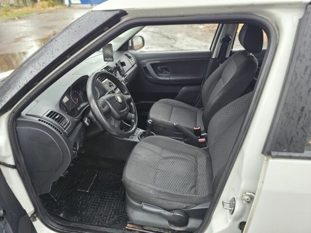 Білий Шкода Фабія, об'ємом двигуна 1.4 л та пробігом 256 тис. км за 3200 $, фото 8 на Automoto.ua