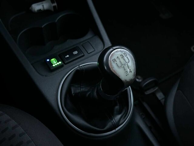 Білий Шкода Фабія, об'ємом двигуна 1.4 л та пробігом 280 тис. км за 5400 $, фото 12 на Automoto.ua