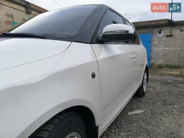 Белый Шкода Фабия, объемом двигателя 1.4 л и пробегом 113 тыс. км за 6400 $, фото 11 на Automoto.ua