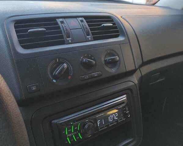 Белый Шкода Фабия, объемом двигателя 1.39 л и пробегом 156 тыс. км за 6900 $, фото 26 на Automoto.ua